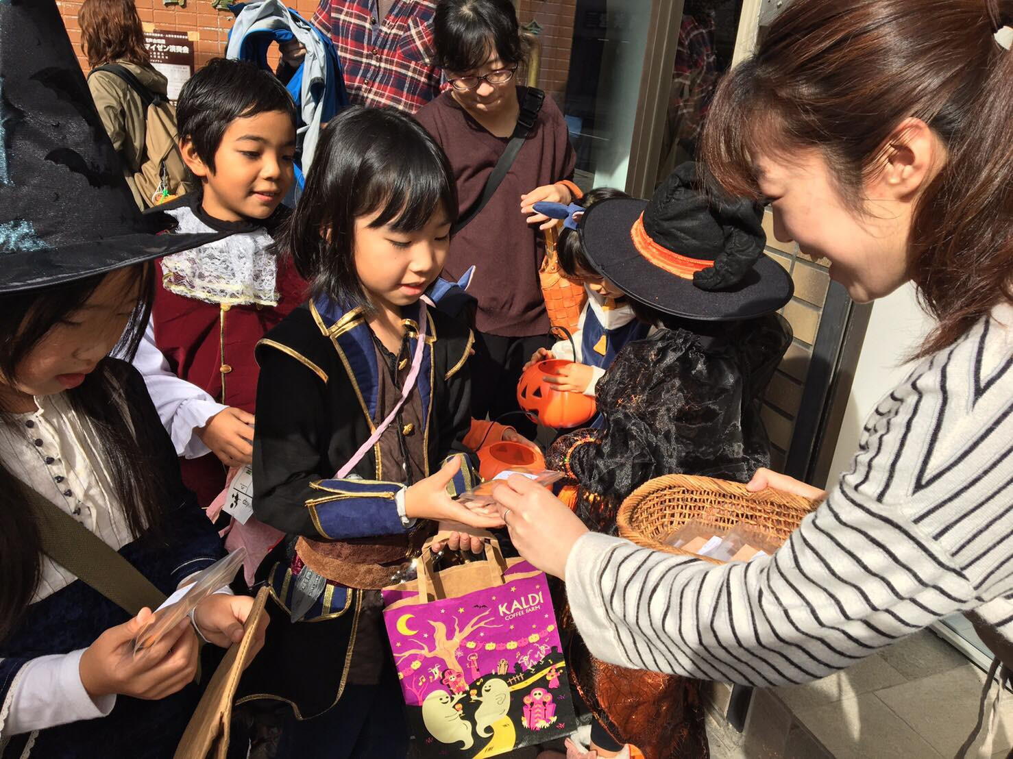 Trick or Treat, Owl-san