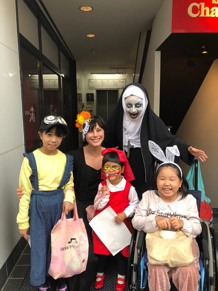 七日町でトリックオアトリーティング  Trick or Treating in Nanukamachi